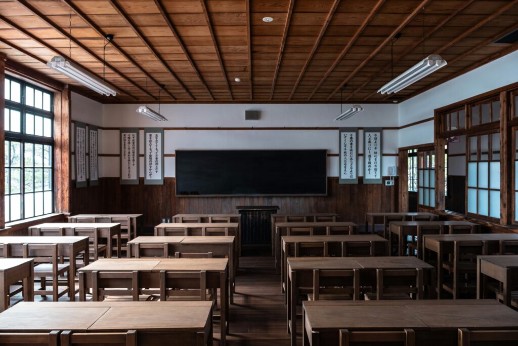 Traditional school classroom in Emukai, Hagi, Yamaguchi, Japan (山口県萩市、江向の伝統的な教室)