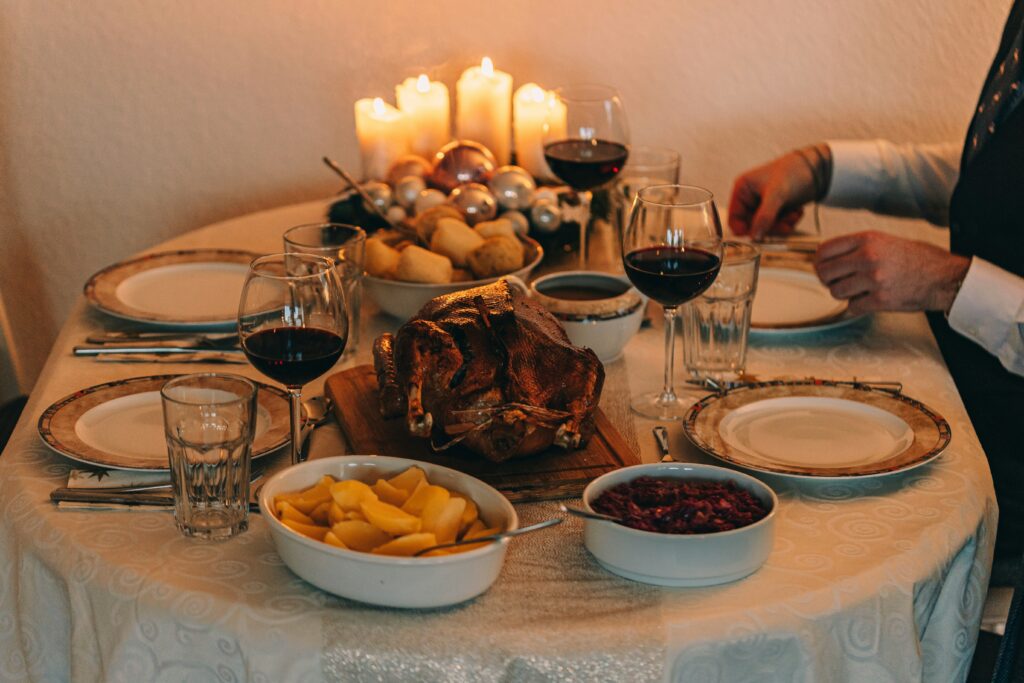 thanksgiving dinner table family autumn