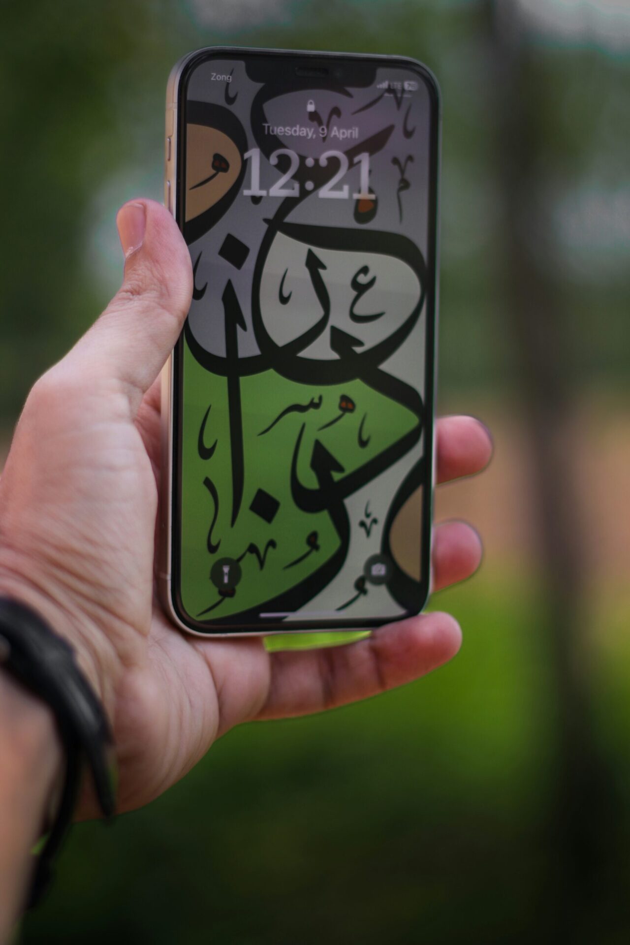 UI design mockup smartphone screen arabic
