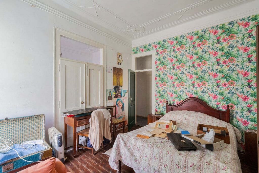 cluttered-bedroom-before