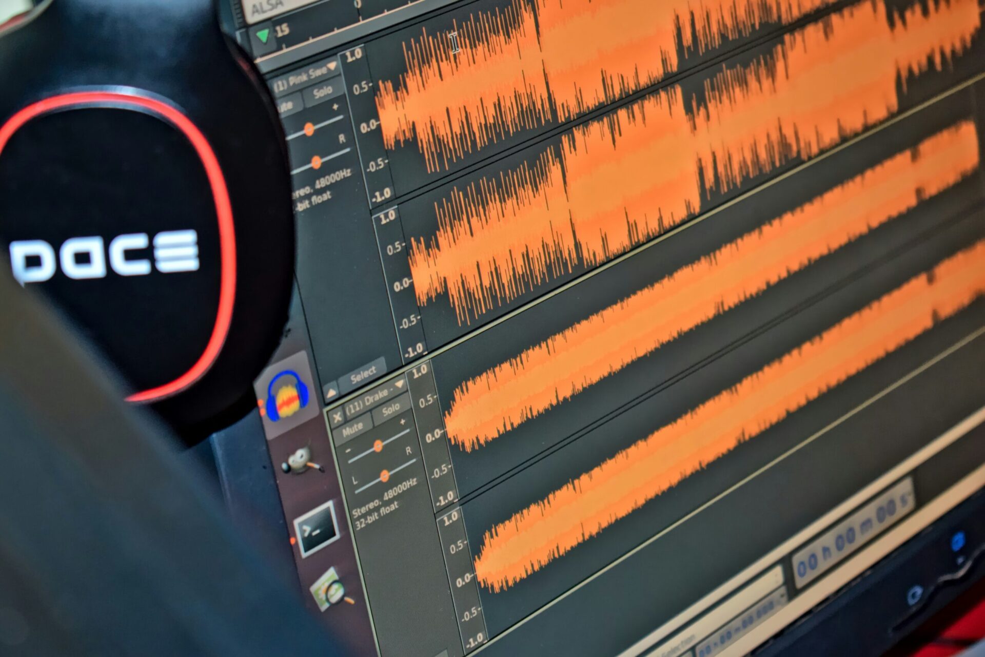sound waves on digital screen